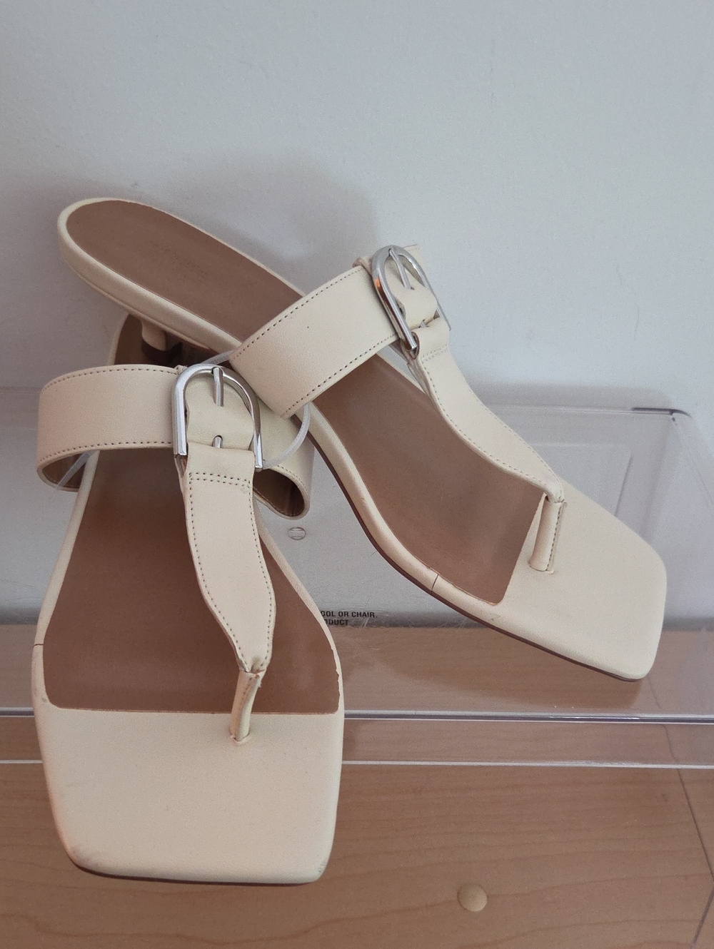 Nordstrom Cream SilverBuckle Thong Mules In size 8.5 NWOT